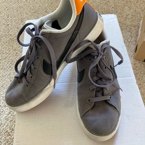 Nike skate shoes size 9 Mens